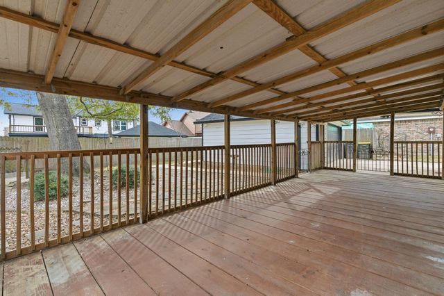 5 Devonshire Drive, Conroe, TX 77304