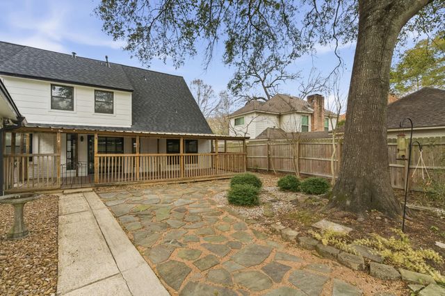 5 Devonshire Drive, Conroe, TX 77304