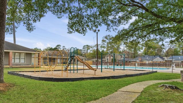 5 Devonshire Drive, Conroe, TX 77304