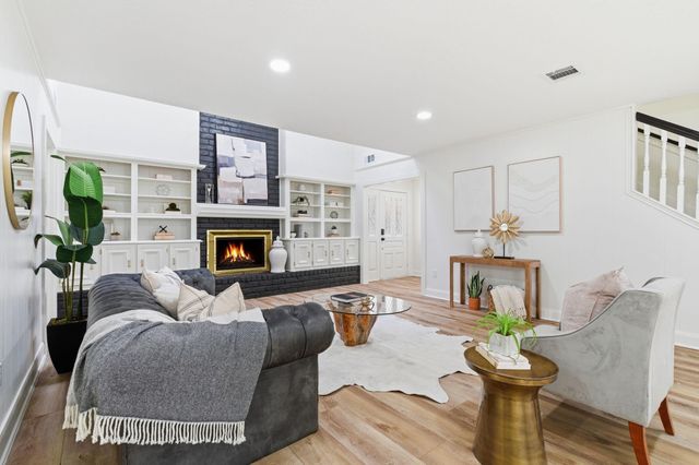 5 Devonshire Drive, Conroe, TX 77304