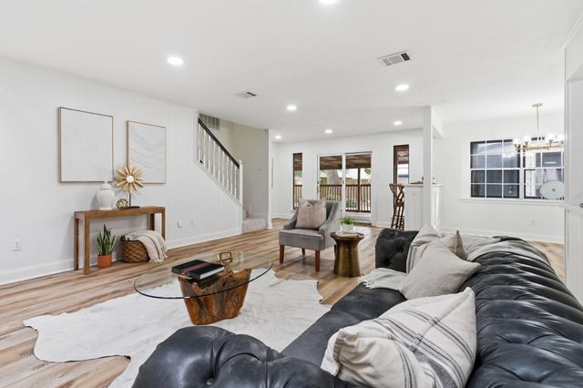 5 Devonshire Drive, Conroe, TX 77304