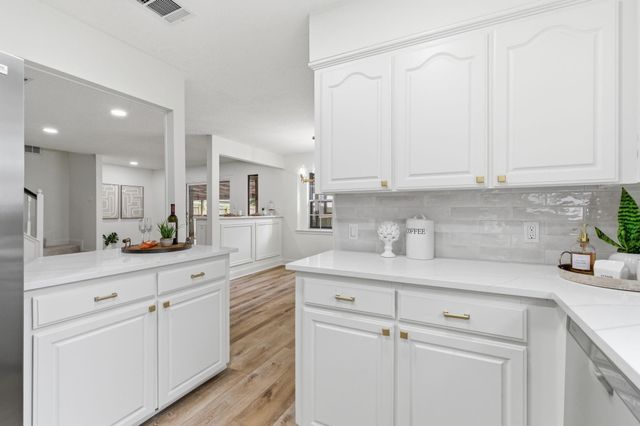 5 Devonshire Drive, Conroe, TX 77304