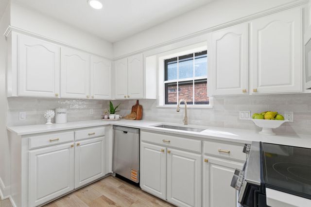 5 Devonshire Drive, Conroe, TX 77304