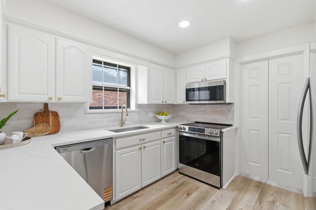 5 Devonshire Drive, Conroe, TX 77304