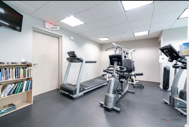 1633 2nd Street 508, Highland Park, IL 60035