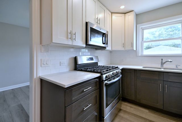 1653 Stockton Avenue, Des Plaines, IL 60018