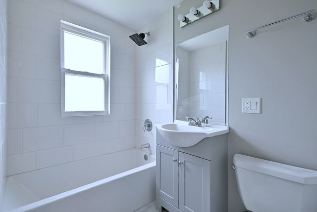 1653 Stockton Avenue, Des Plaines, IL 60018