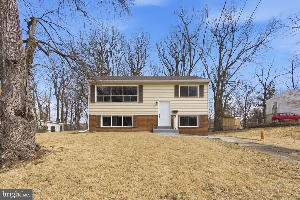 14211 RANDALL DR, Woodbridge, VA 22191