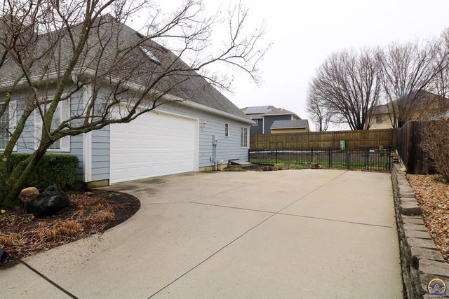 2901 West Lake Dr, Emporia, KS 66801