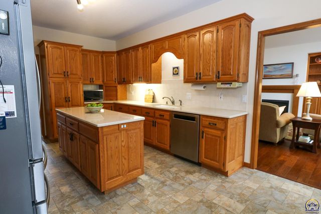 2901 West Lake Dr, Emporia, KS 66801