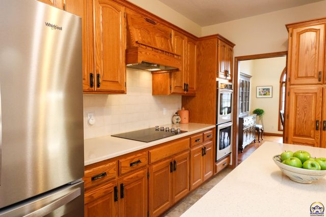 2901 West Lake Dr, Emporia, KS 66801