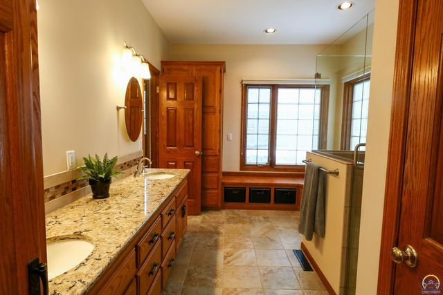 2901 West Lake Dr, Emporia, KS 66801