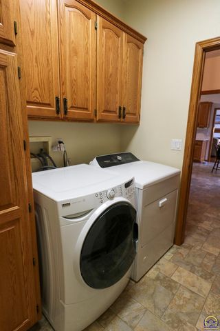 2901 West Lake Dr, Emporia, KS 66801