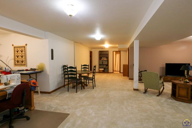 2901 West Lake Dr, Emporia, KS 66801