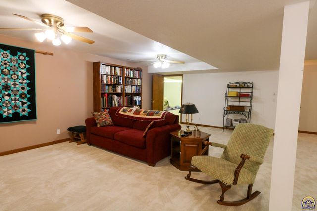 2901 West Lake Dr, Emporia, KS 66801