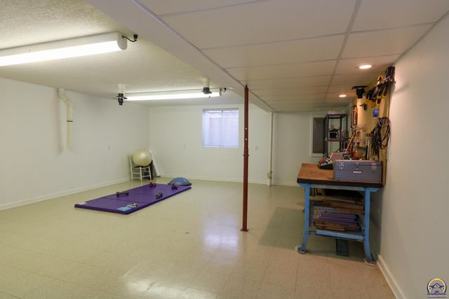 2901 West Lake Dr, Emporia, KS 66801