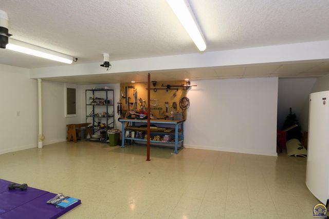 2901 West Lake Dr, Emporia, KS 66801