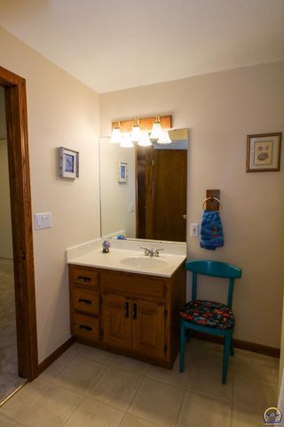 2901 West Lake Dr, Emporia, KS 66801