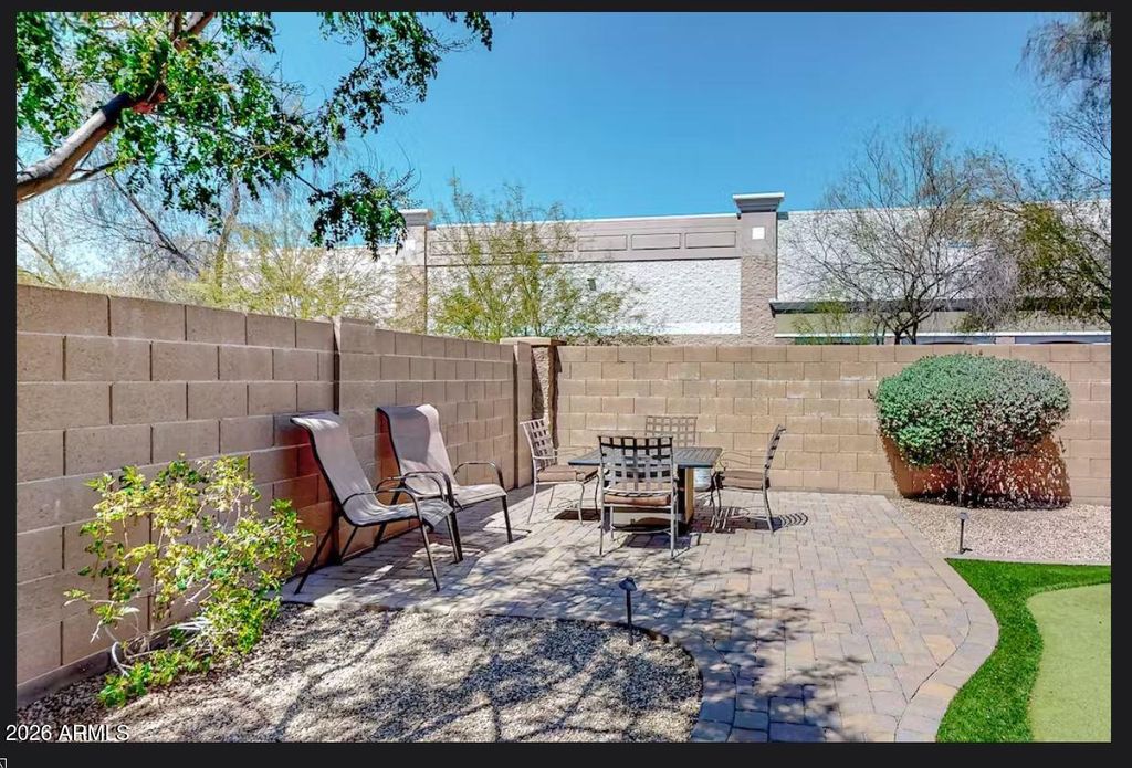 16592 W POST Drive, Surprise, AZ 85388 — exterior