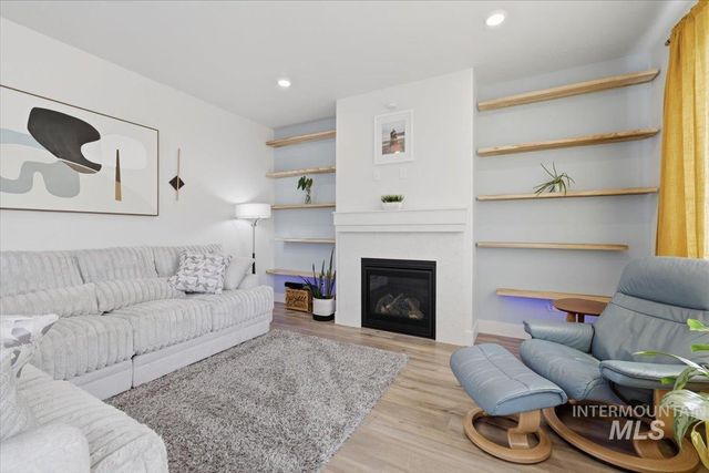 11195 Maroon Bells Dr, Caldwell, ID 83605