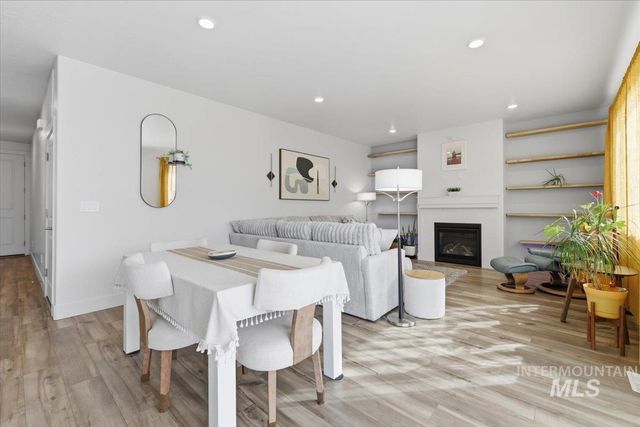 11195 Maroon Bells Dr, Caldwell, ID 83605