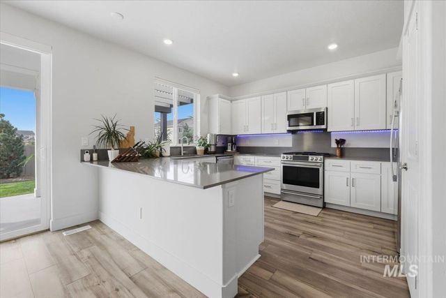 11195 Maroon Bells Dr, Caldwell, ID 83605