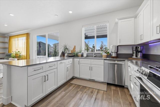 11195 Maroon Bells Dr, Caldwell, ID 83605