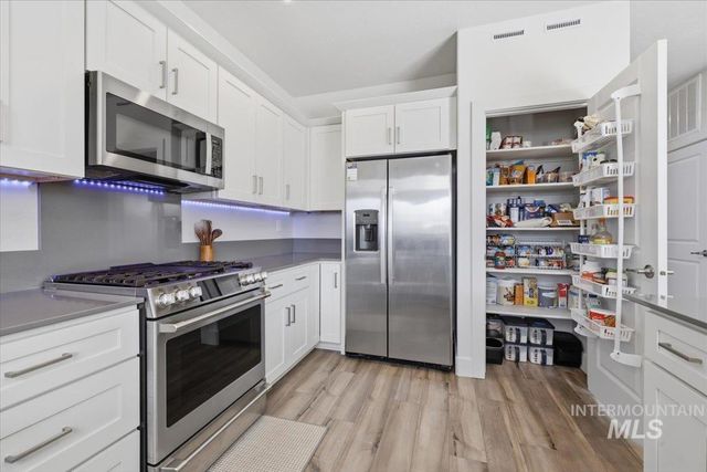 11195 Maroon Bells Dr, Caldwell, ID 83605