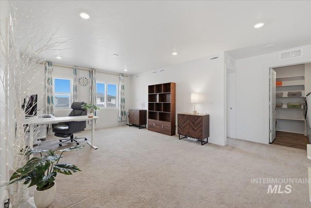 11195 Maroon Bells Dr, Caldwell, ID 83605