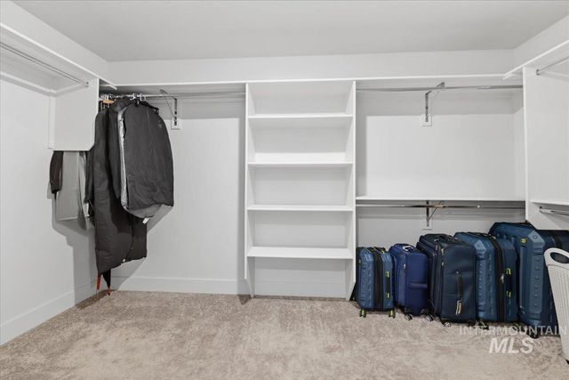 11195 Maroon Bells Dr, Caldwell, ID 83605