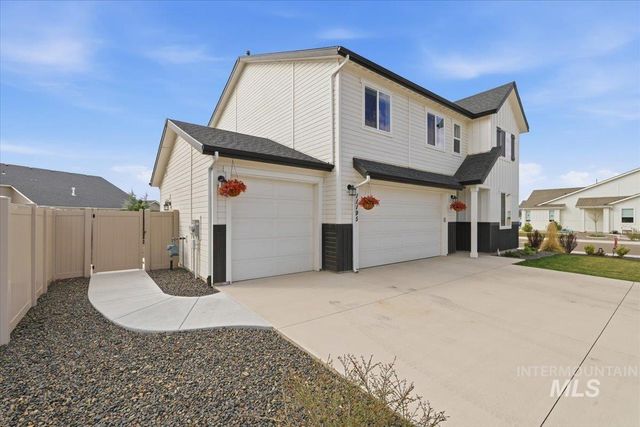 11195 Maroon Bells Dr, Caldwell, ID 83605
