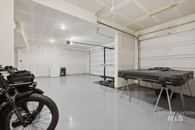 11195 Maroon Bells Dr, Caldwell, ID 83605