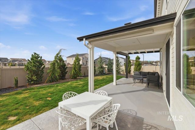 11195 Maroon Bells Dr, Caldwell, ID 83605