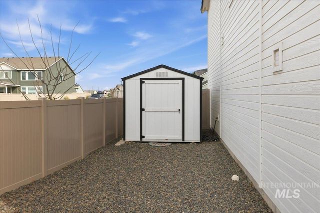 11195 Maroon Bells Dr, Caldwell, ID 83605