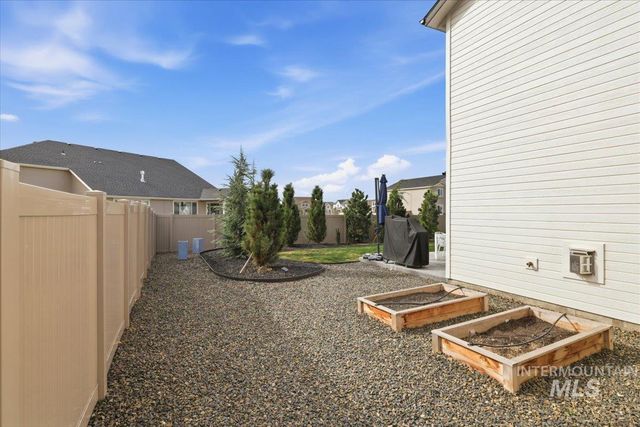 11195 Maroon Bells Dr, Caldwell, ID 83605