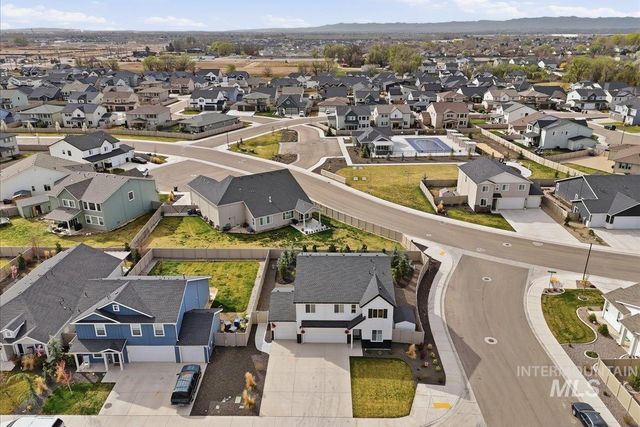 11195 Maroon Bells Dr, Caldwell, ID 83605