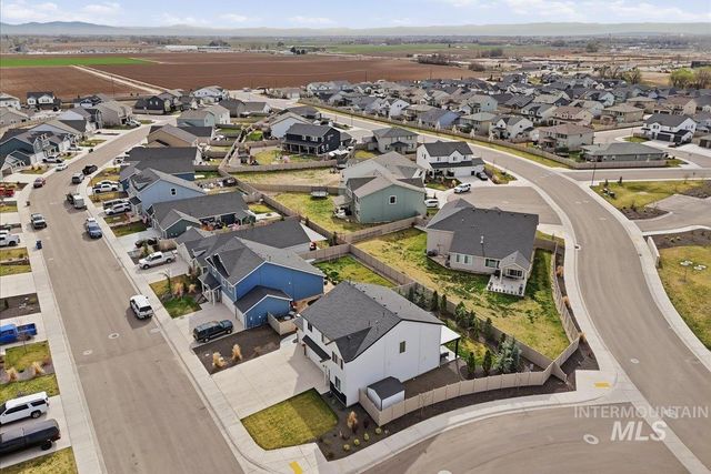 11195 Maroon Bells Dr, Caldwell, ID 83605