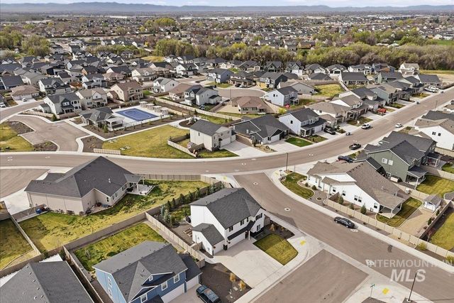 11195 Maroon Bells Dr, Caldwell, ID 83605