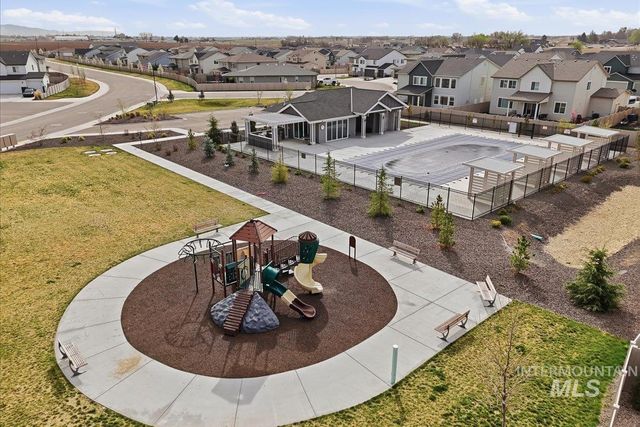 11195 Maroon Bells Dr, Caldwell, ID 83605