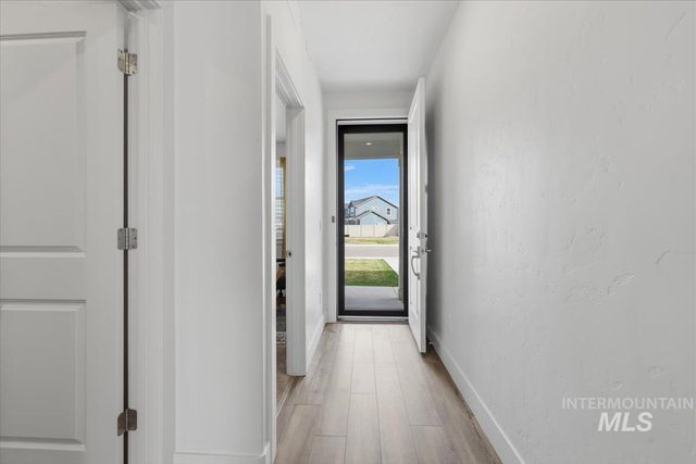 11195 Maroon Bells Dr, Caldwell, ID 83605