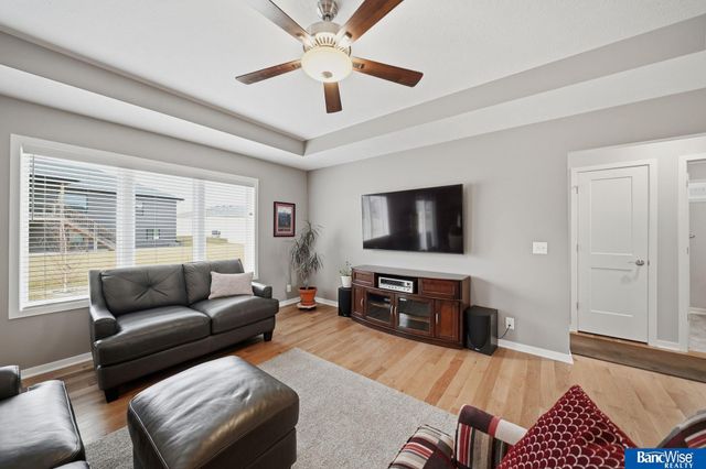 3307 N 94th Street, Lincoln, NE 68507