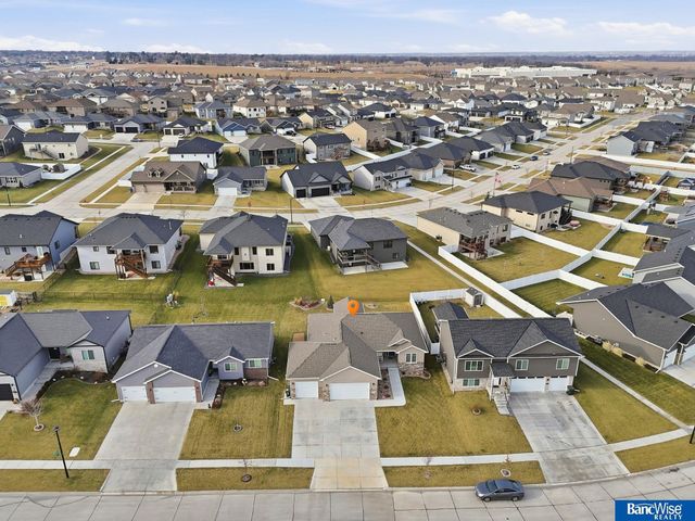 3307 N 94th Street, Lincoln, NE 68507