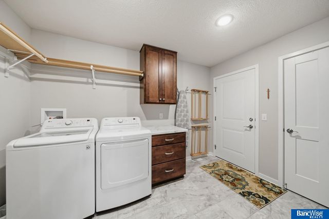 3307 N 94th Street, Lincoln, NE 68507