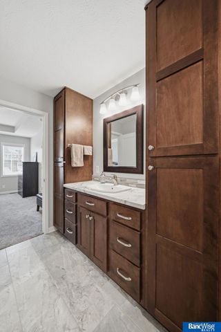 3307 N 94th Street, Lincoln, NE 68507