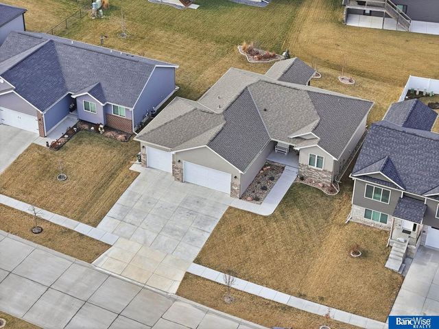 3307 N 94th Street, Lincoln, NE 68507