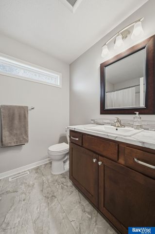 3307 N 94th Street, Lincoln, NE 68507