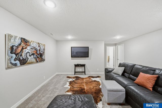 3307 N 94th Street, Lincoln, NE 68507