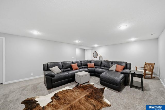 3307 N 94th Street, Lincoln, NE 68507