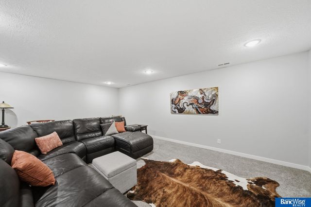 3307 N 94th Street, Lincoln, NE 68507