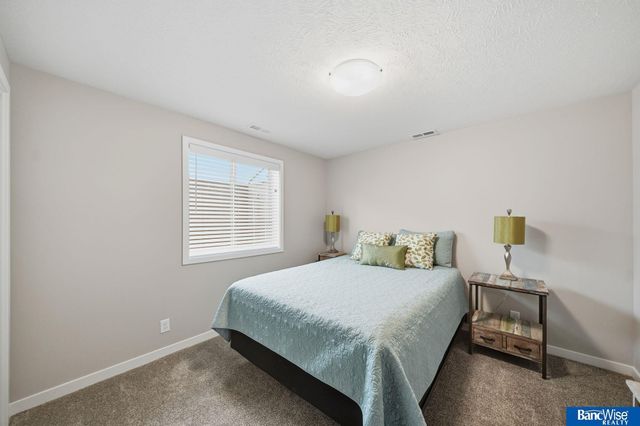 3307 N 94th Street, Lincoln, NE 68507